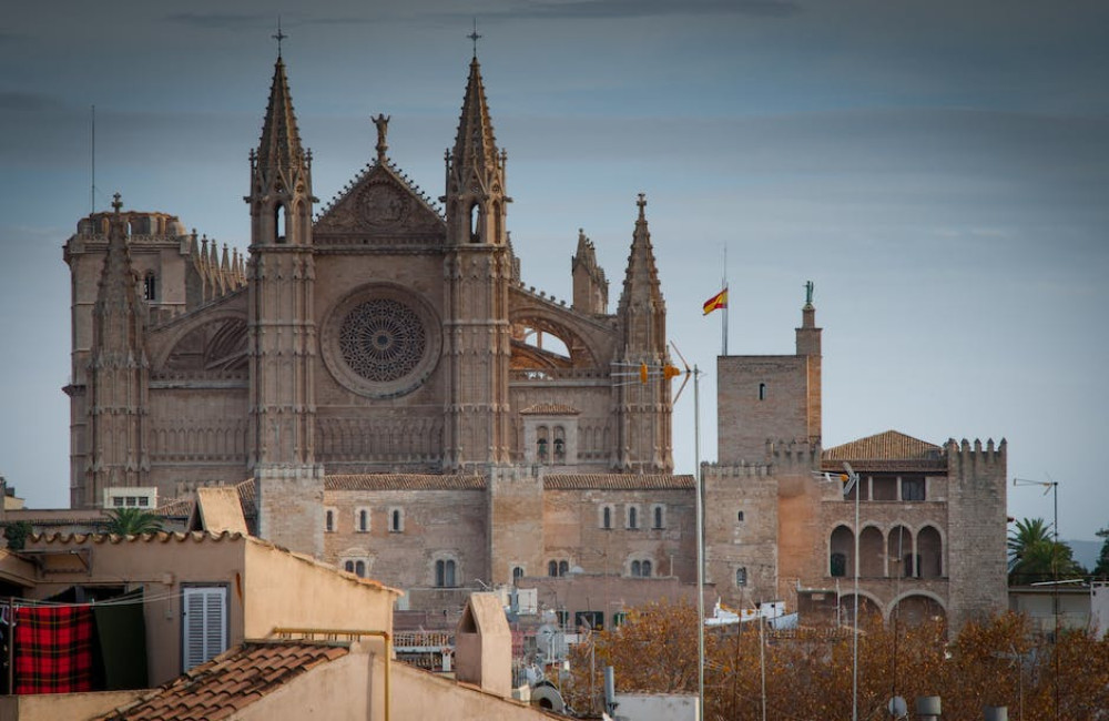 Welke oude gebouwen moet je gezien hebben op Mallorca?